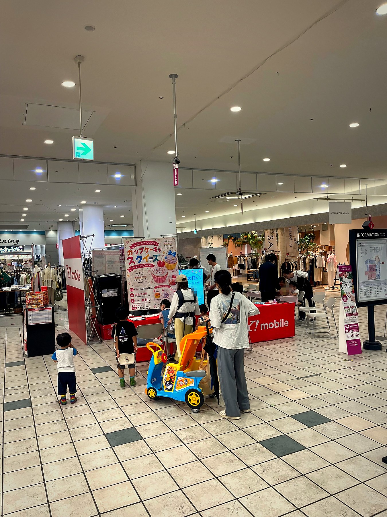 イオン館内催事スペースで開催しているスマホ相談イベントの様子