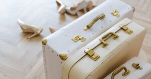 女性の一人旅・ホテルの実写イメージ