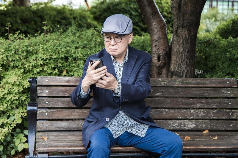受講を検討する社会人のイメージ