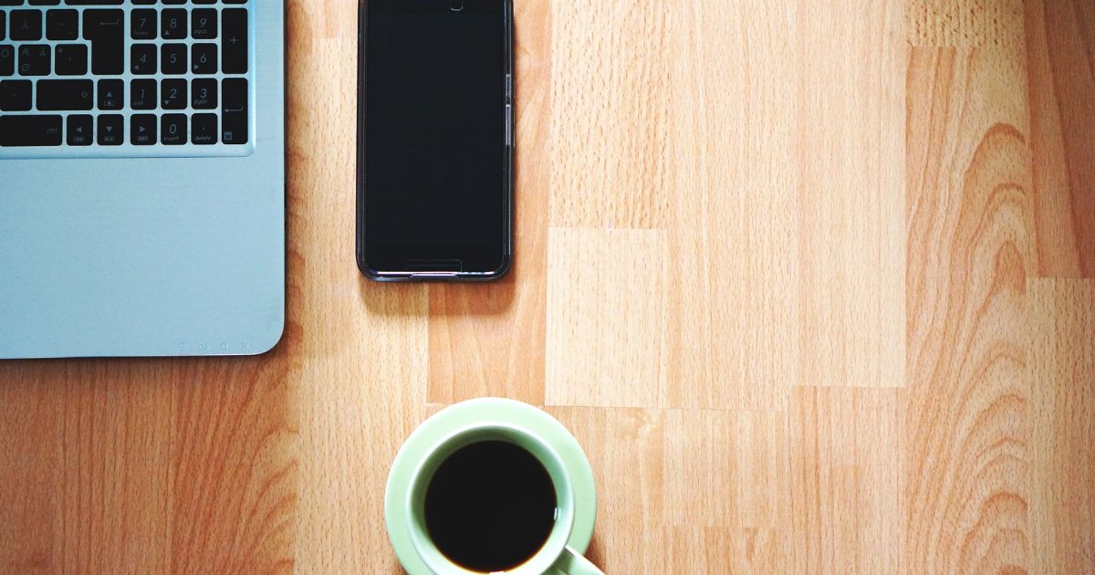 英語学習アプリを比較して自分の目的に合うものを選ぶイメージ