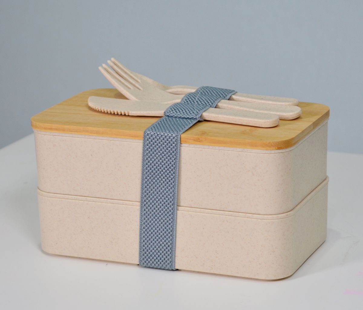 二段の弁当箱。容量と満足度を比べるイメージ