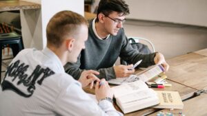 英会話スクール・教室を形式で比較するイメージ