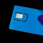 eSIMとスマートフォンのイメージ