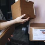 ふるさと納税の返礼品が届く宅配の箱（年収1,000万円）