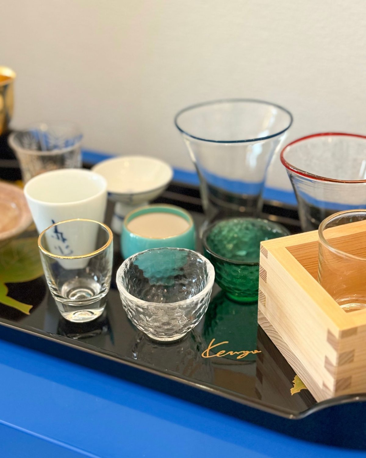 ずらりと並んだ日本酒の酒器