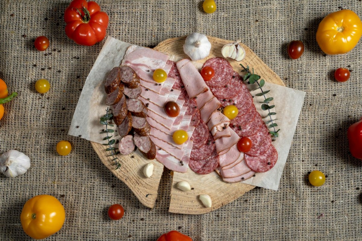 ソーセージやハムなどの肉加工品