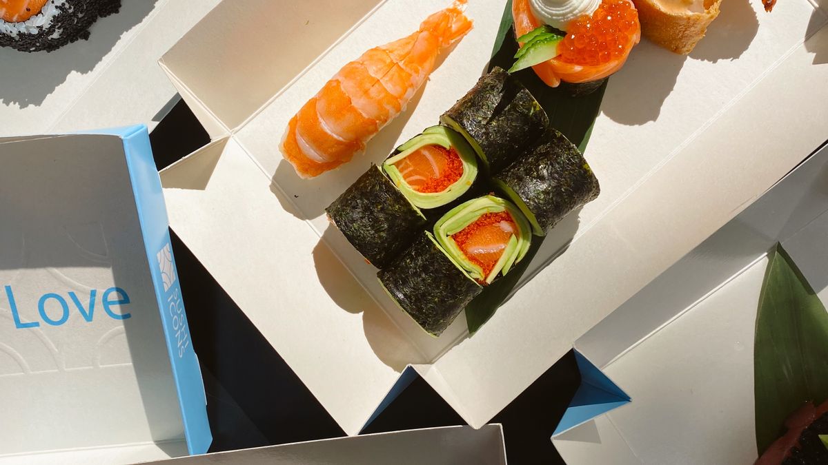 ふるさと納税の返礼品を思わせる料理の詰め合わせ