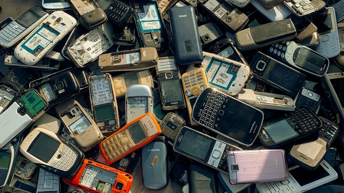 オンラインでスマホの手続きをするイメージ
