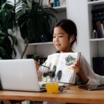 タブレット教材で学ぶ子ども