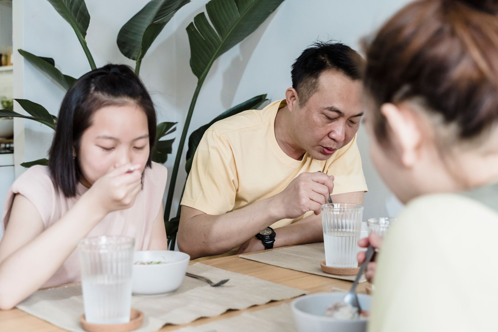 新生活のはじまり、食卓を囲む二人