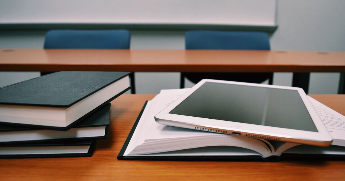 参考書とタブレット学習