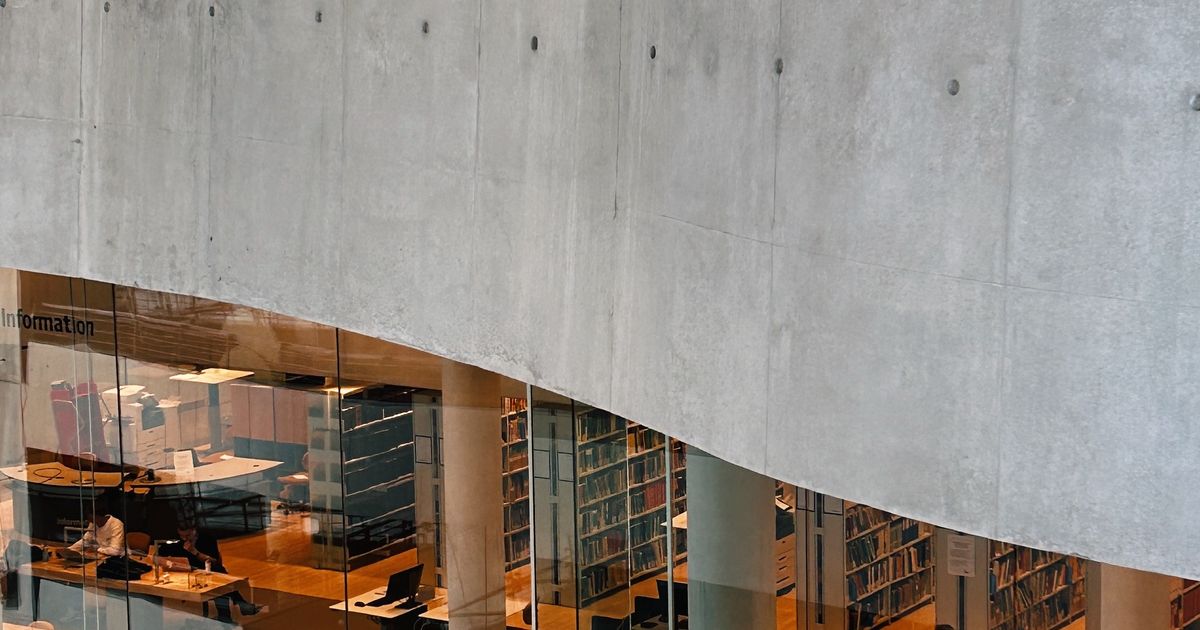 静かに学習できる閲覧席