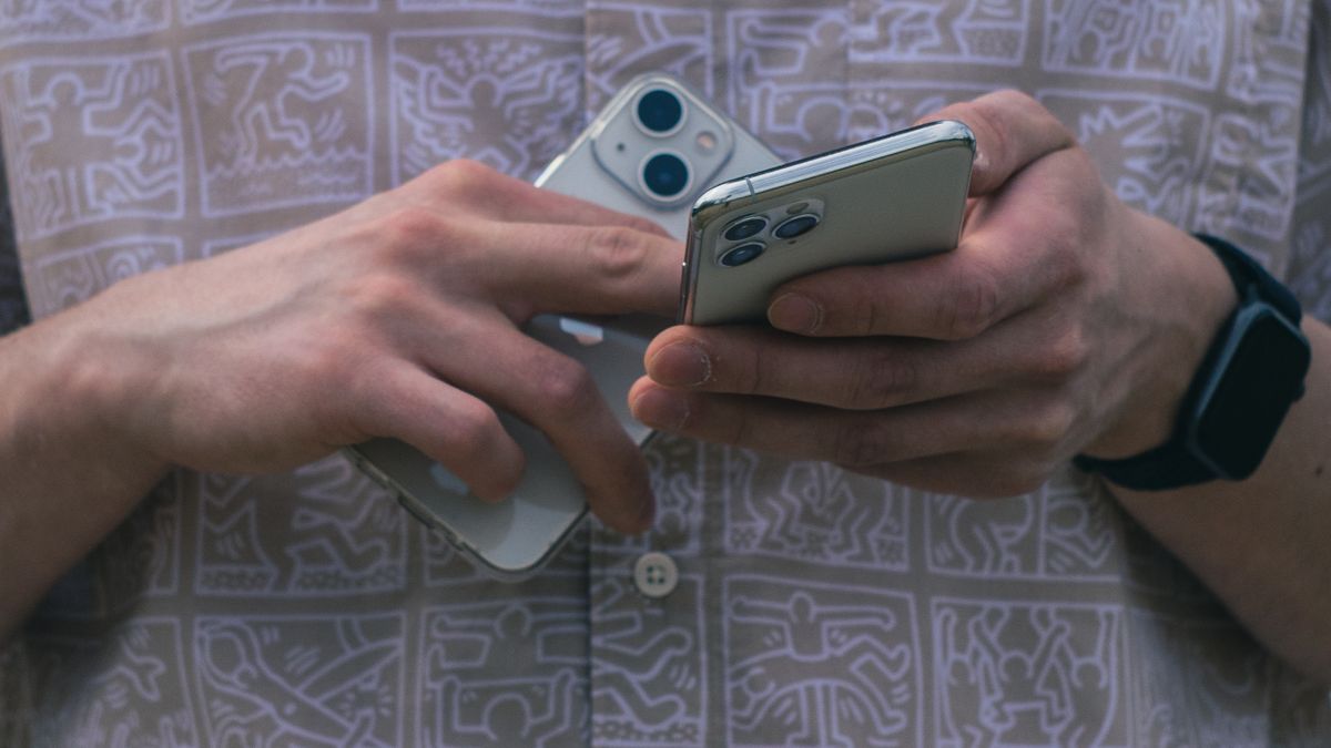 オンラインでスマホの手続きをするイメージ