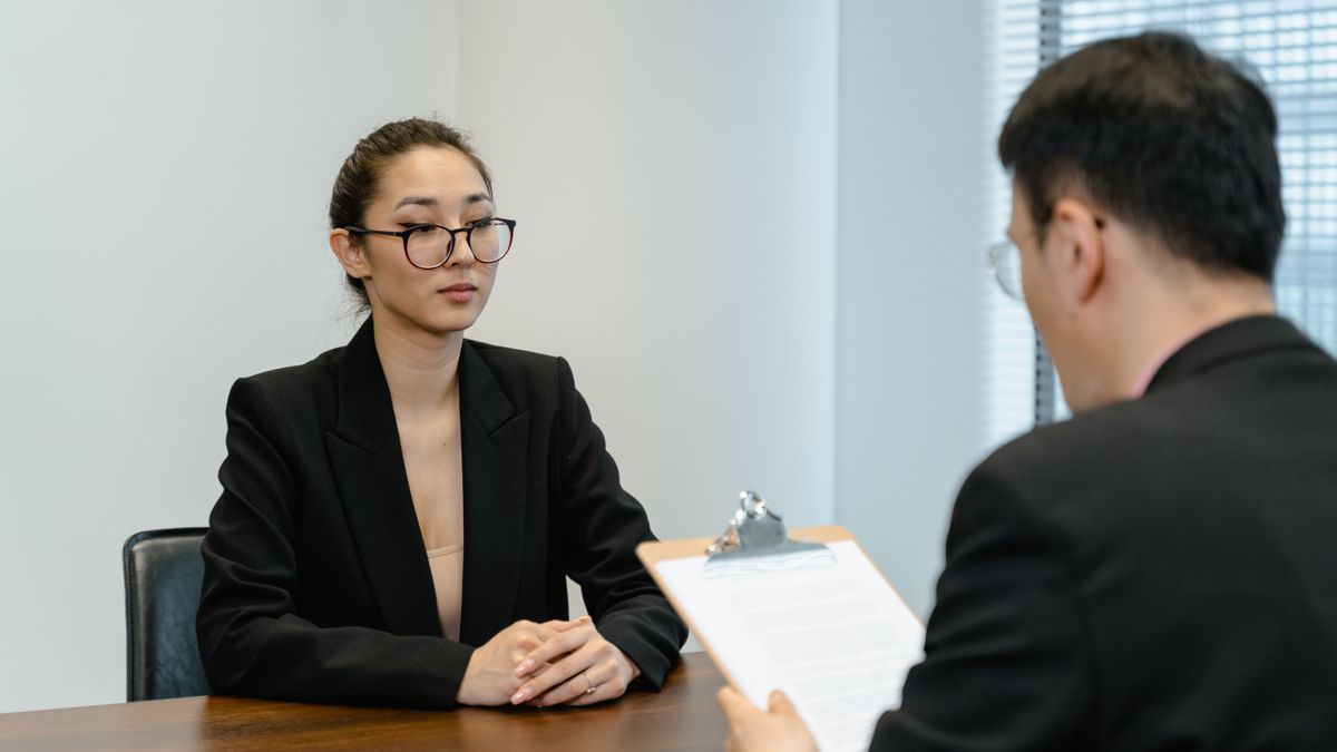 転職サービスの全体像を相談するオフィスの打ち合わせ